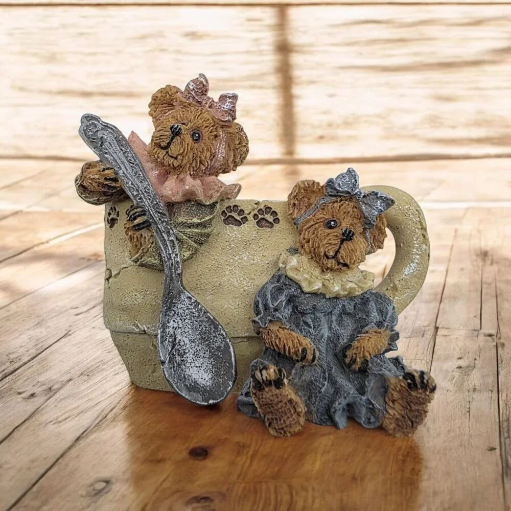 Boyds Bears &‎ Friends Bearware Collection Pin/Brooch Prissie & Missie Fixin Tea